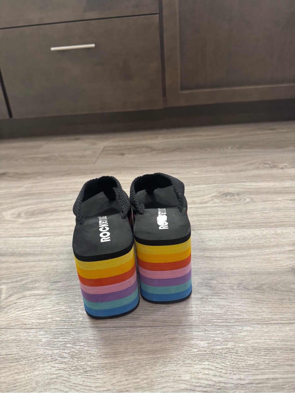Rocket Dog Platform Flip-Flops with Rainbow Platform, Size 8 - Picture 3 of 3